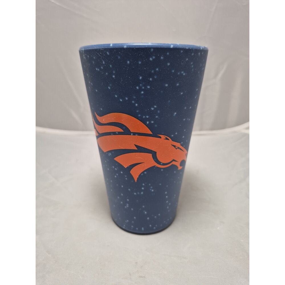 💥 Denver Broncos 16oz. Team Color Silicone Pint Glass